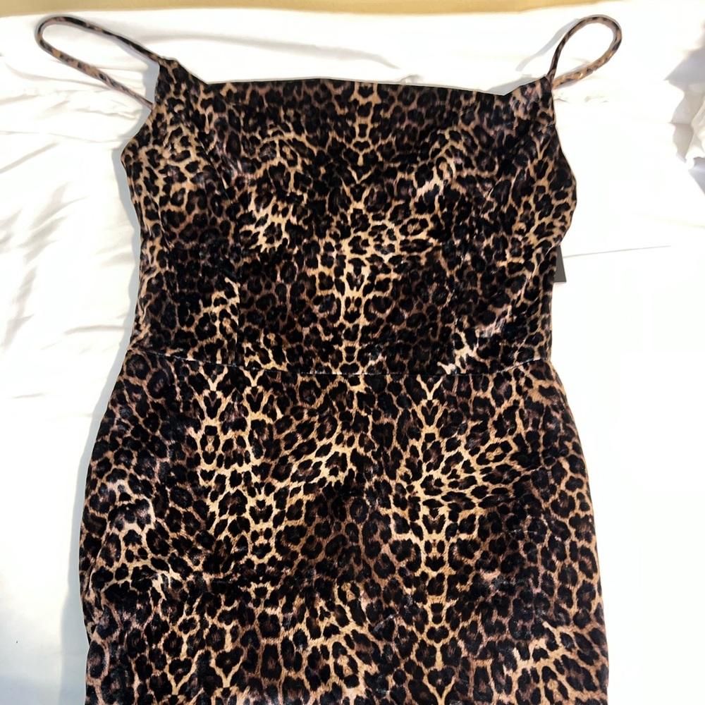 Silky feeling leopard print dress